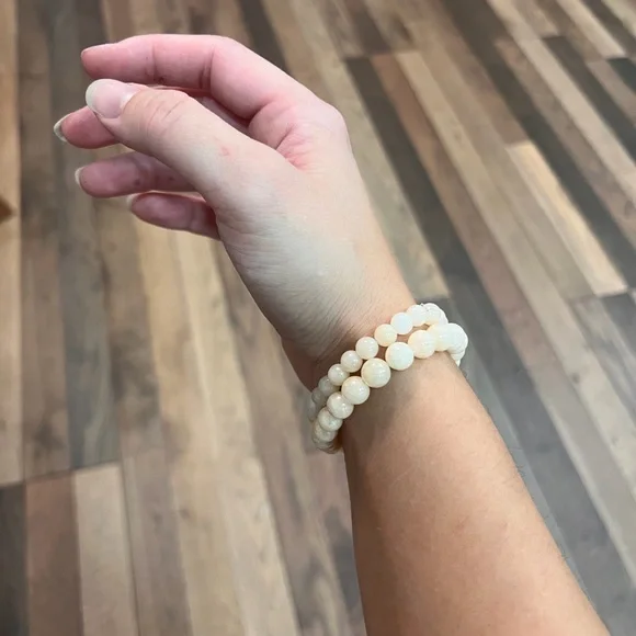 Elegant Cream Beaded Bracelet Set - Picture 3 of 6